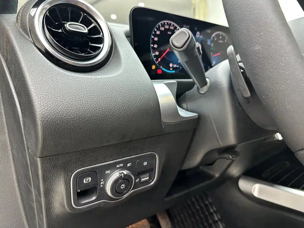 MERCEDES BENZ GLB 2022