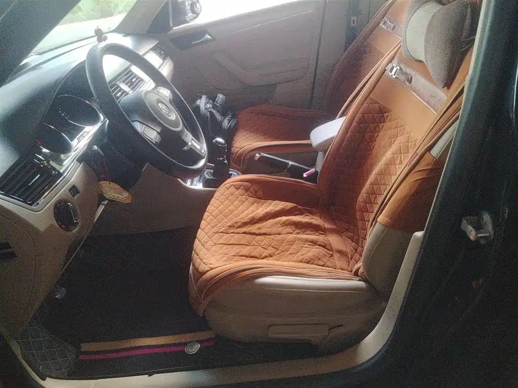 VOLKSWAGEN BORA 2015
