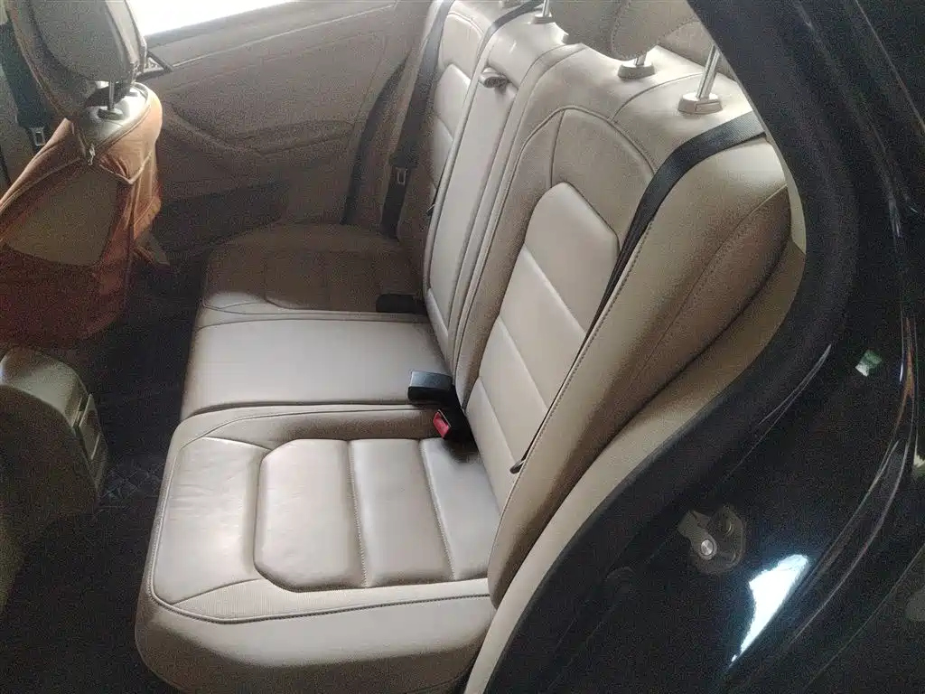 VOLKSWAGEN BORA 2015