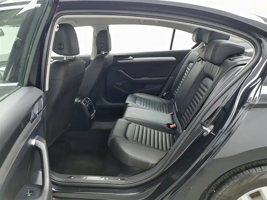 VOLKSWAGEN MAGOTAN 2019