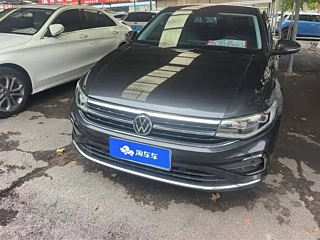VOLKSWAGEN BORA  2023