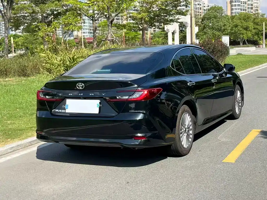 TOYOTA CAMRY 2025