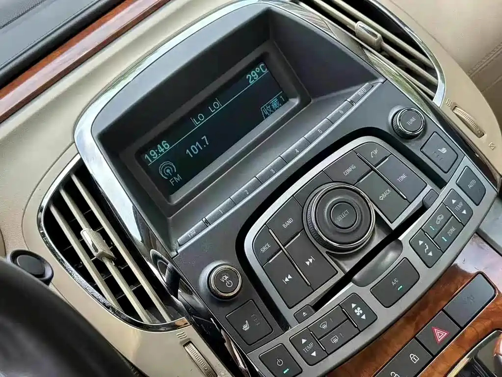 BUICK LACROSSE 2010