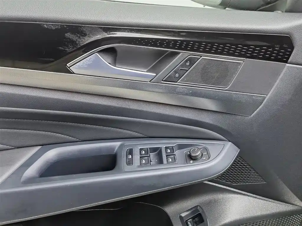 VOLKSWAGEN PASSAT 2022