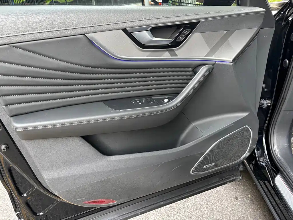HONGQI HS5 2023