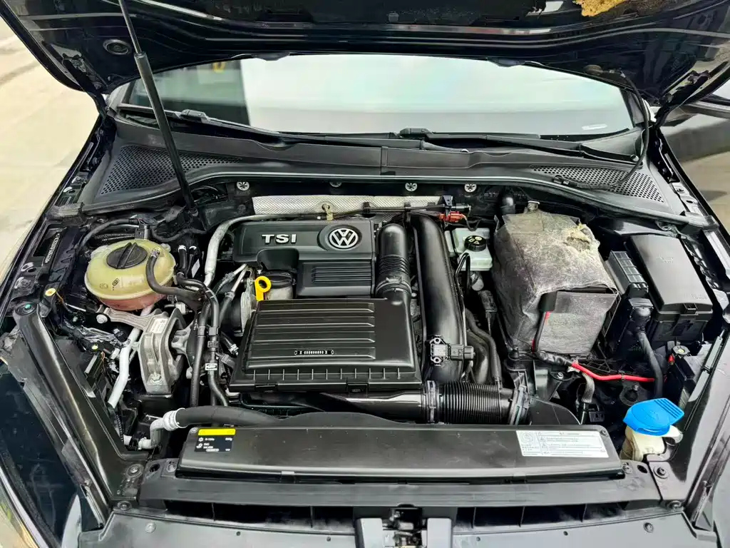 VOLKSWAGEN GOLF 2015