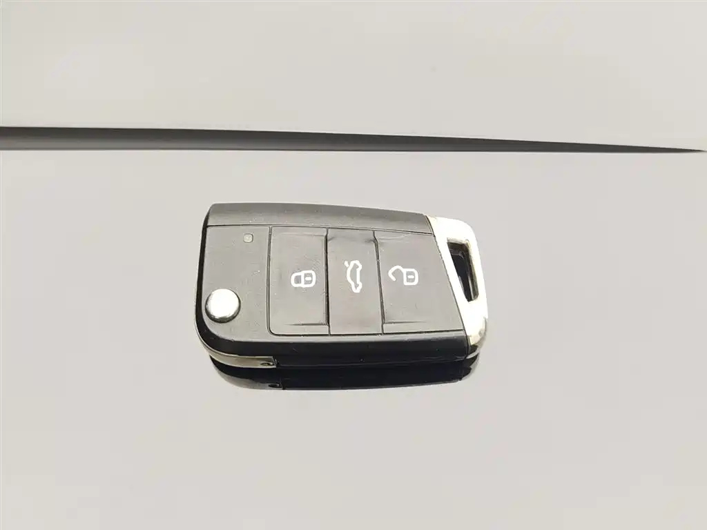 VOLKSWAGEN TIGUAN L 2021