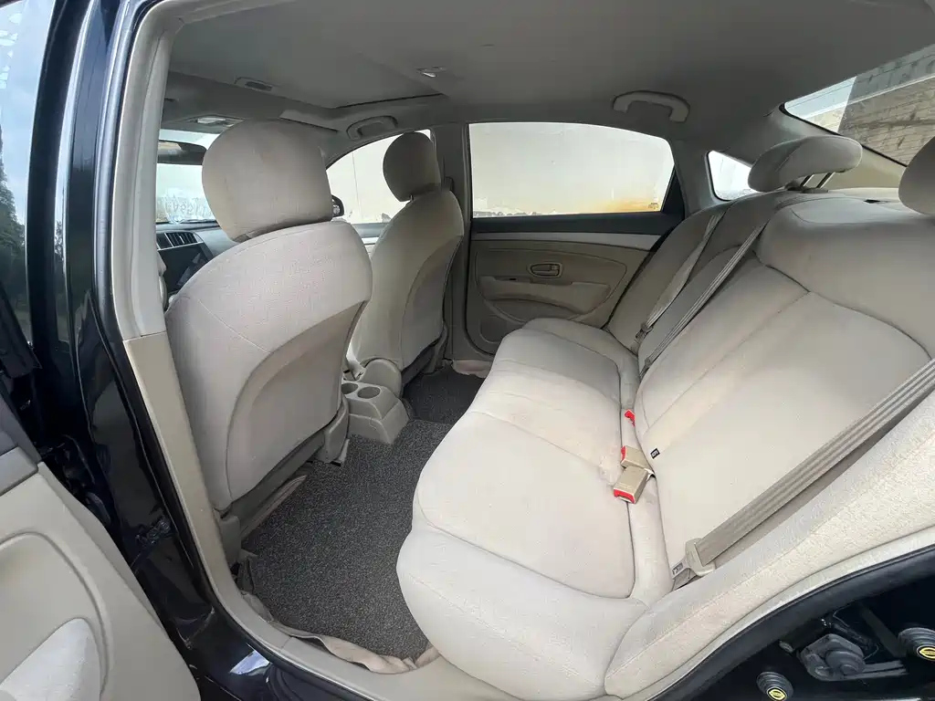 NISSAN SYLPHY 2017
