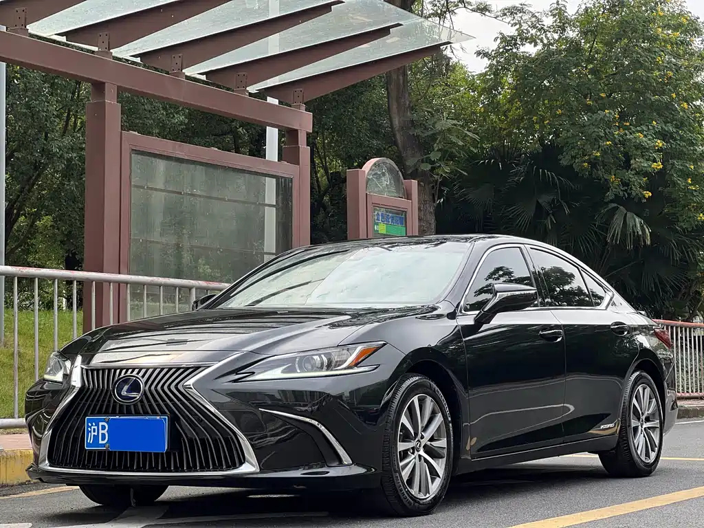 LEXUS ES 2019