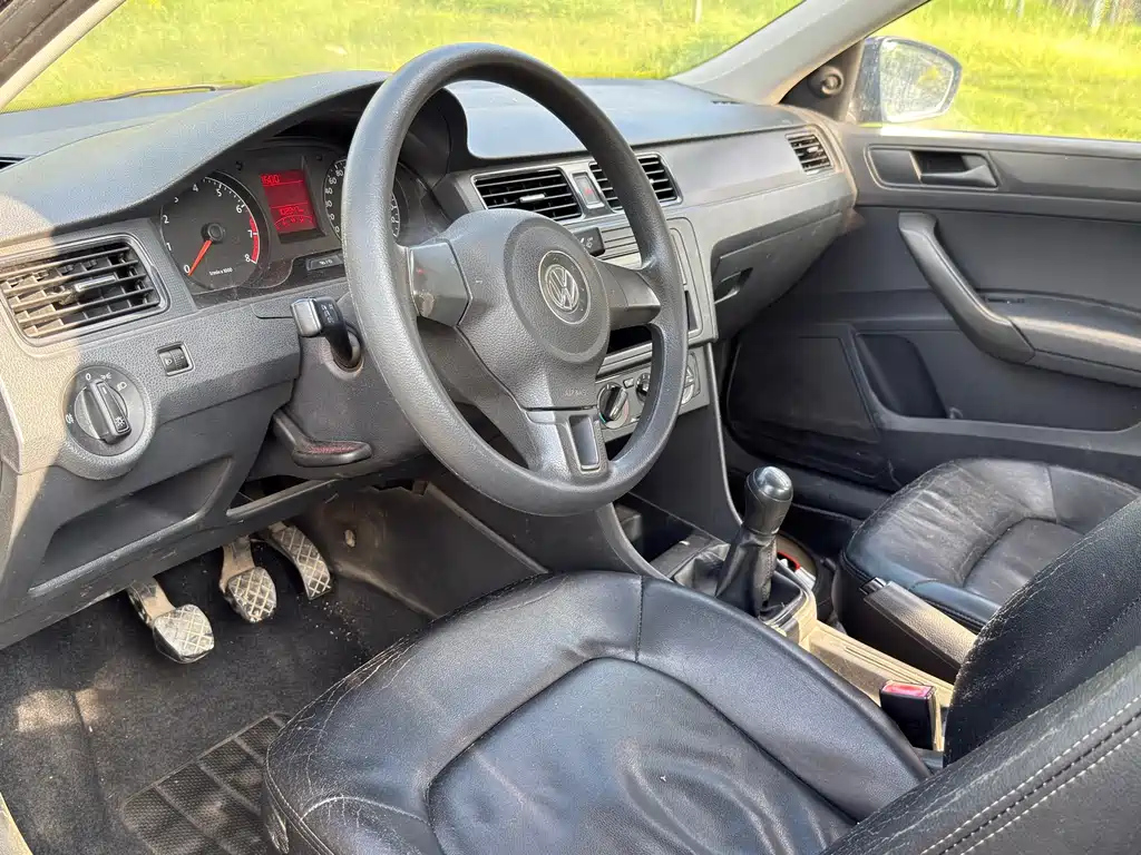VOLKSWAGEN SANTANA 2014