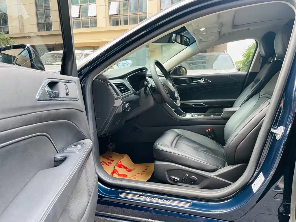FORD TAURUS 2018