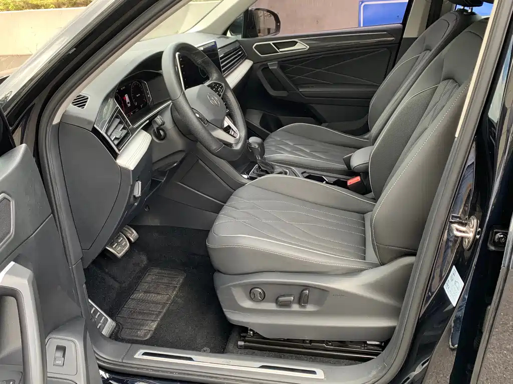 VOLKSWAGEN TIGUAN L 2023