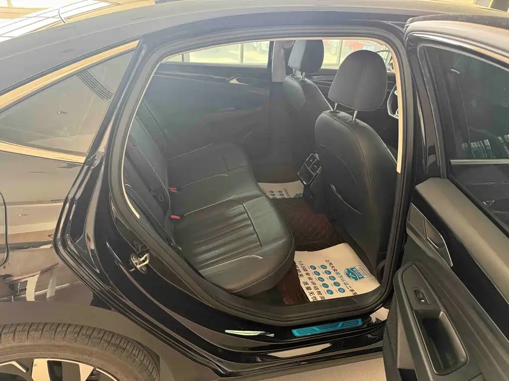 VOLKSWAGEN PASSAT 2022