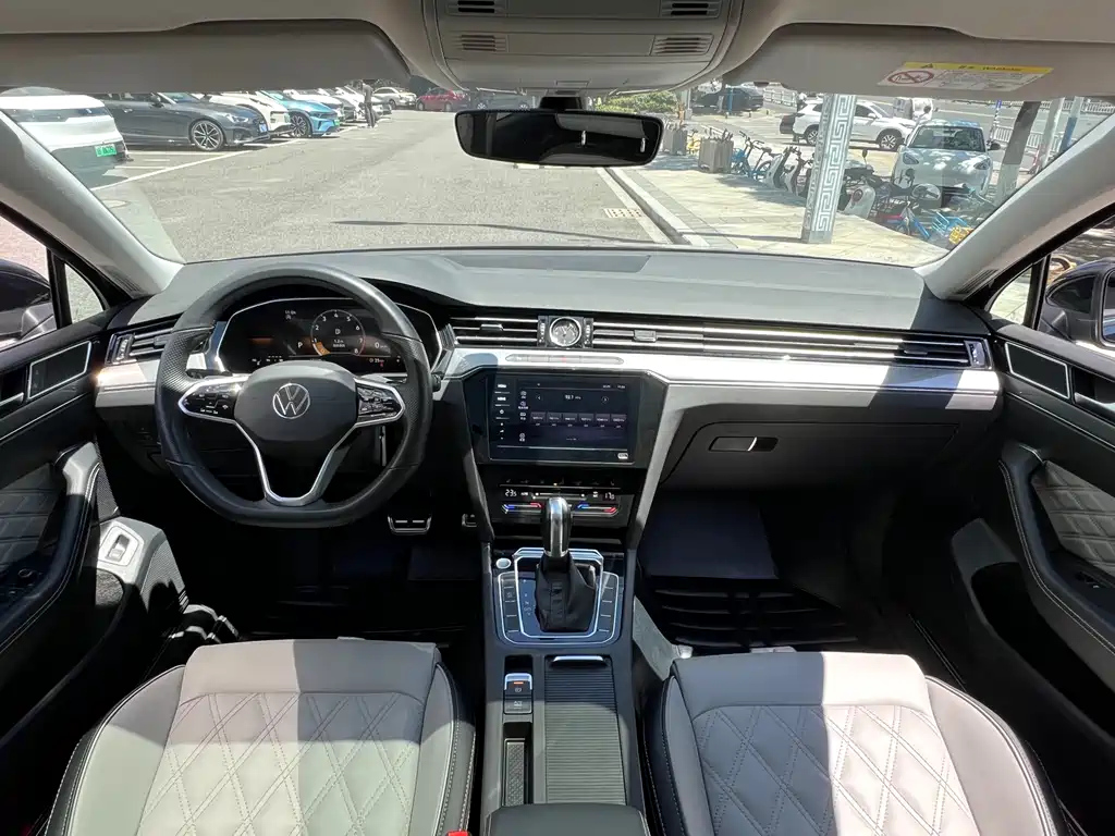 VOLKSWAGEN MAGOTAN 2023