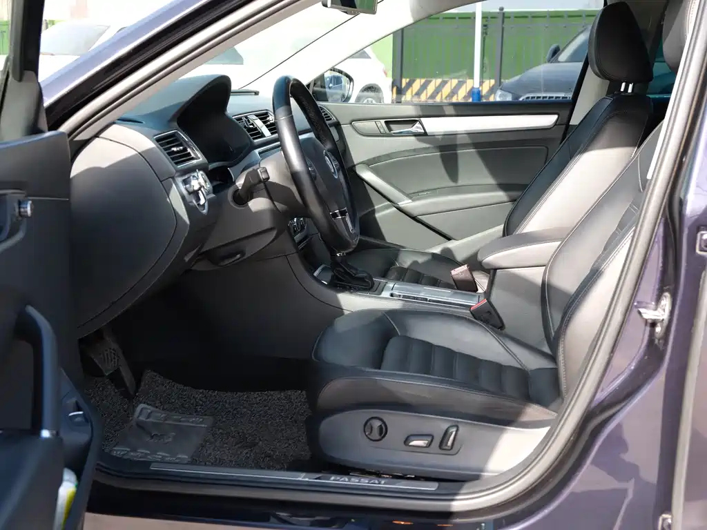 VOLKSWAGEN PASSAT 2015