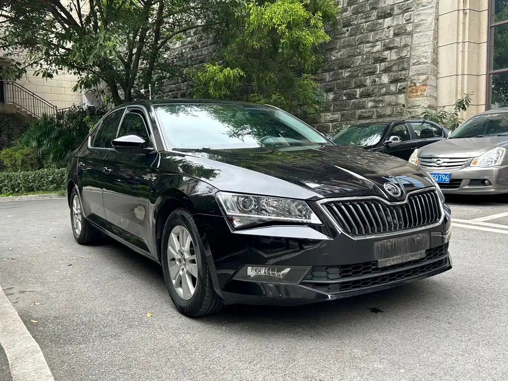 SKODA SUPERB 2019