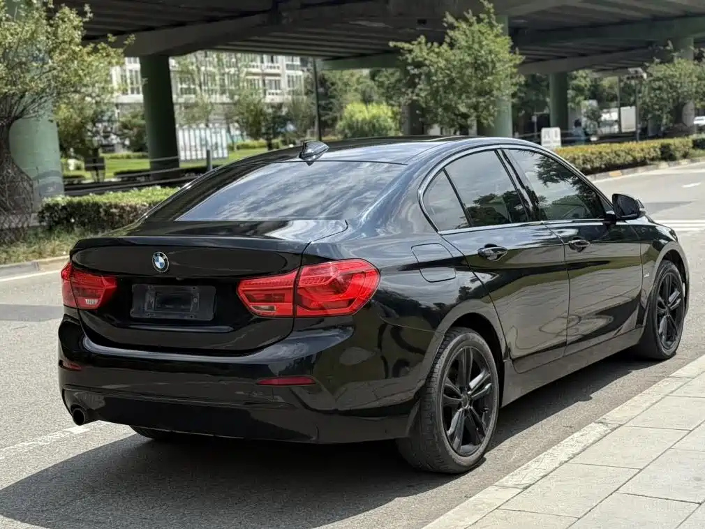 BMW 1-SERIES 2018