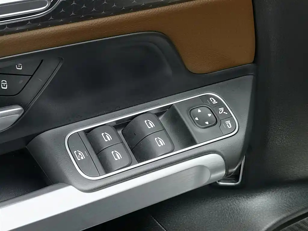 MERCEDES BENZ GLB 2024