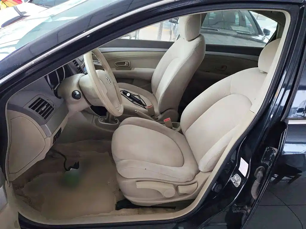 NISSAN SYLPHY 2012