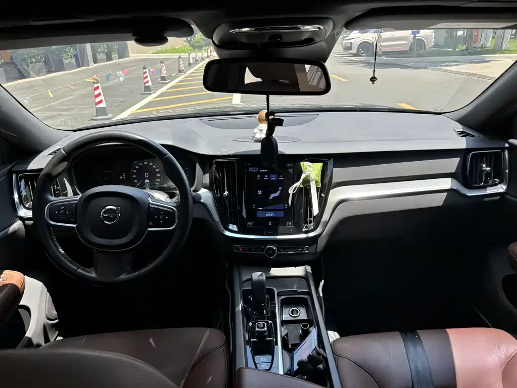 VOLVO S60 2022