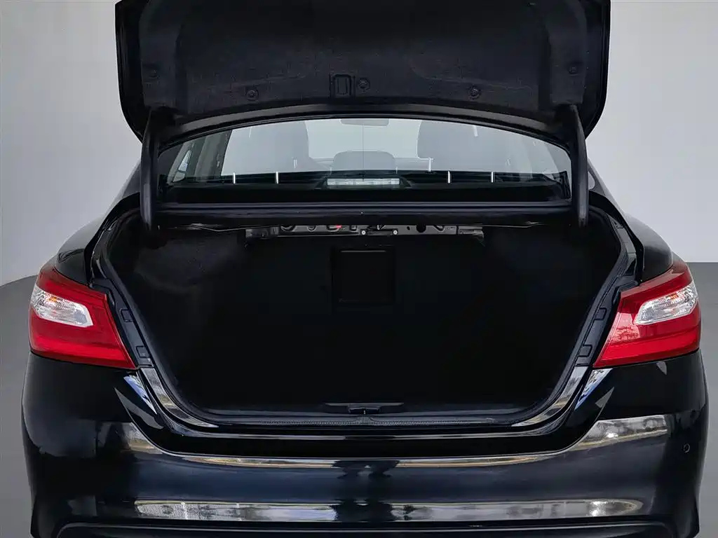 NISSAN TEANA 2016