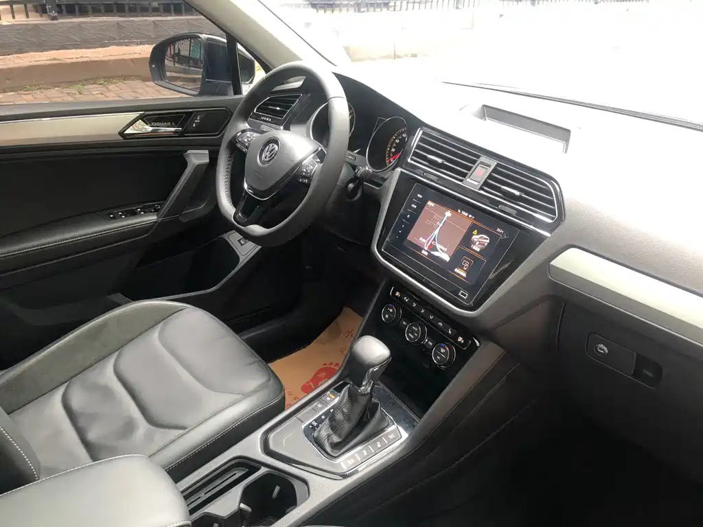 VOLKSWAGEN TIGUAN L 2017