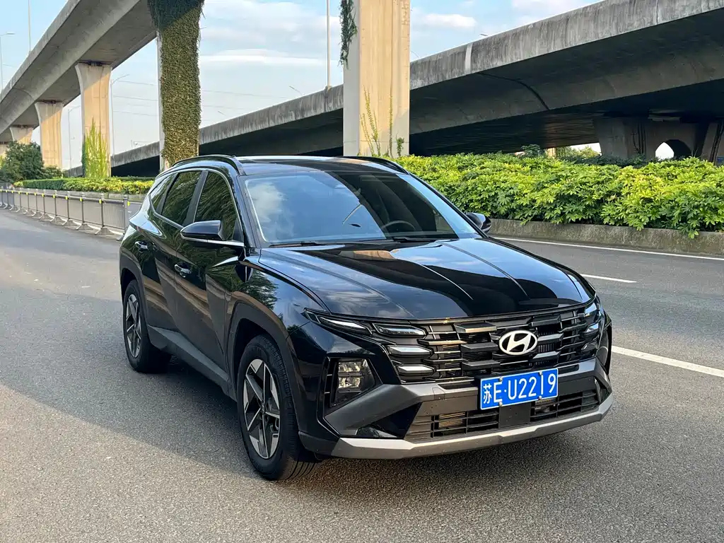 HYUNDAI TUCSON 2025