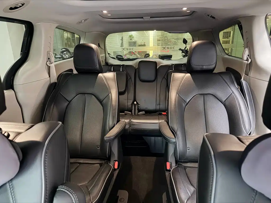 CHRYSLER BIG 捷龙PHEV IMPO 2025