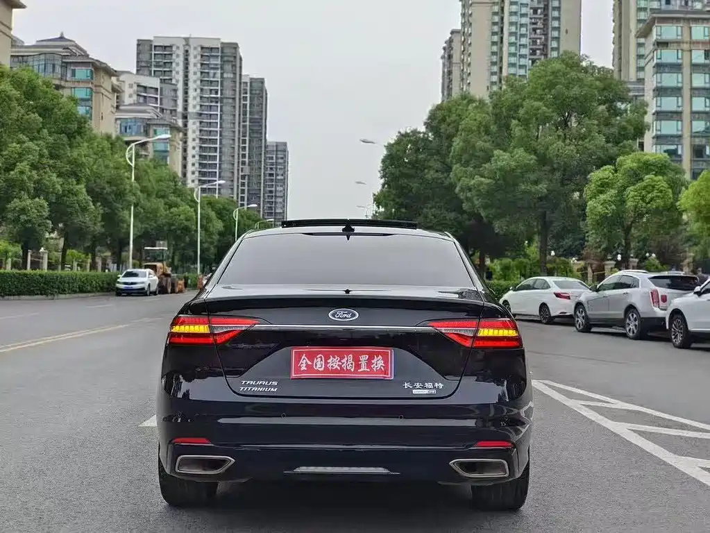FORD TAURUS 2021