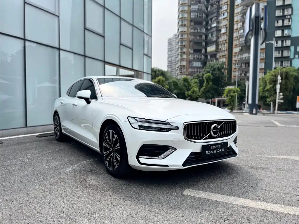 VOLVO S60 2024
