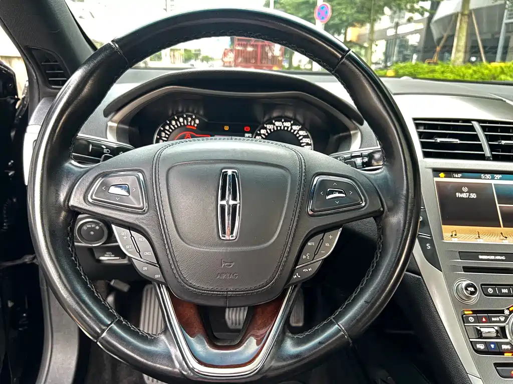 LINCOLN MKZ 2018