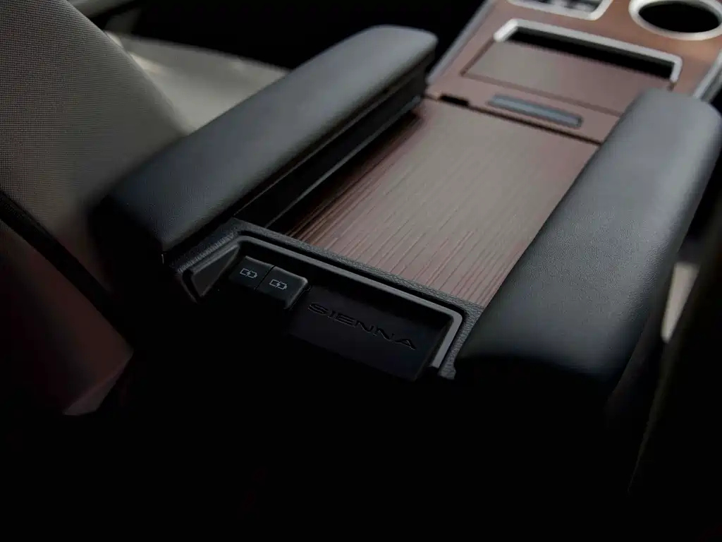 TOYOTA SIENNA SIENNA 2024