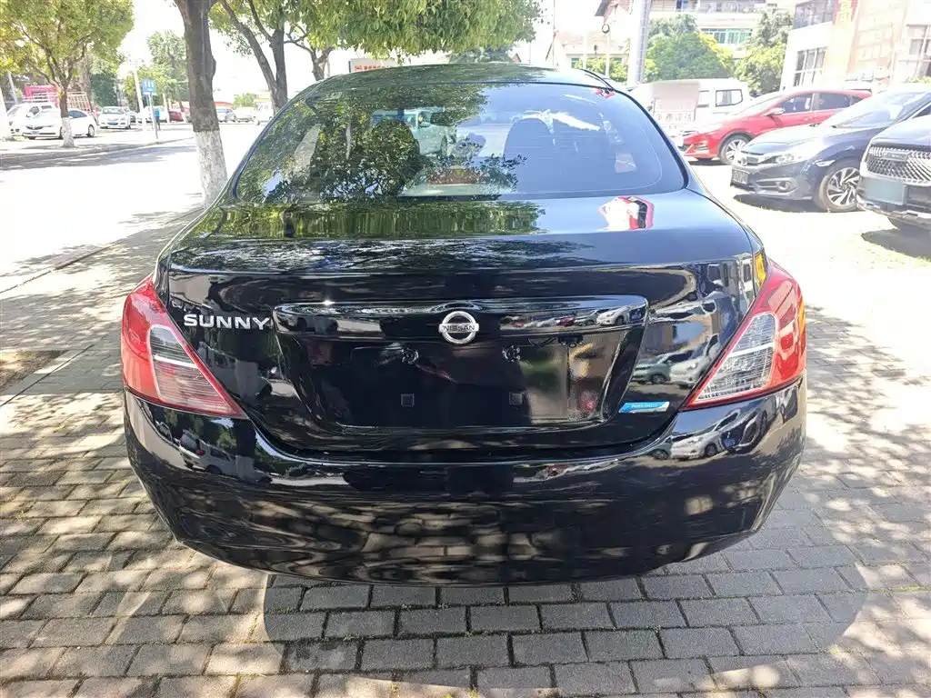 NISSAN SUNNY 2013