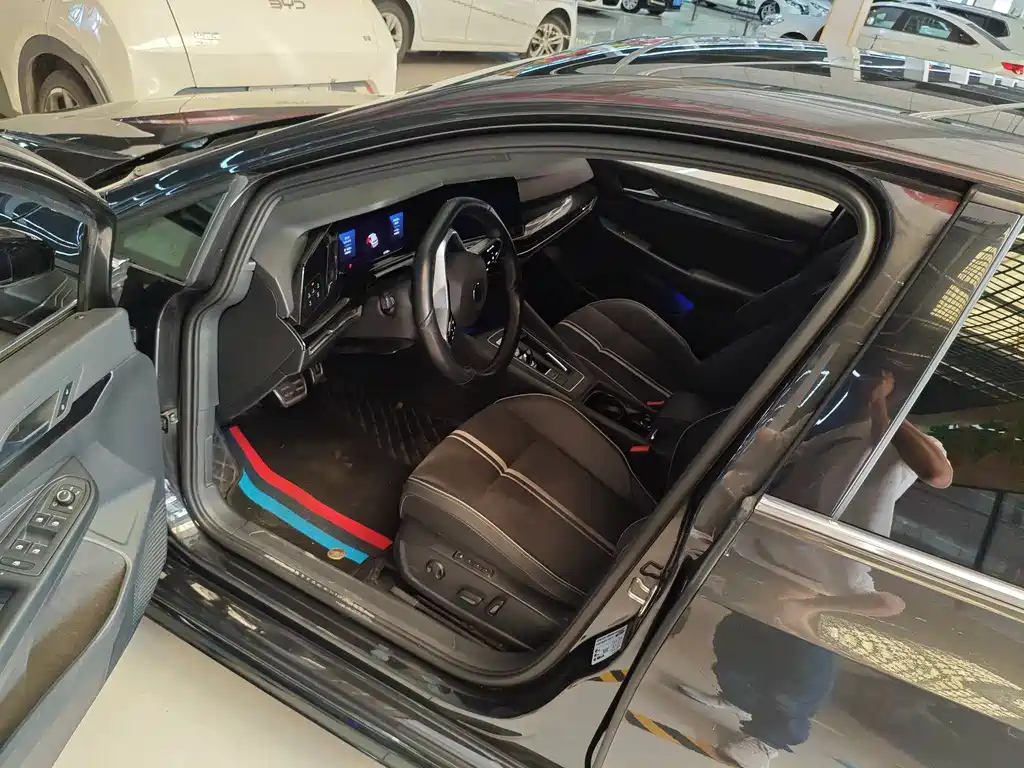 VOLKSWAGEN GOLF 2022