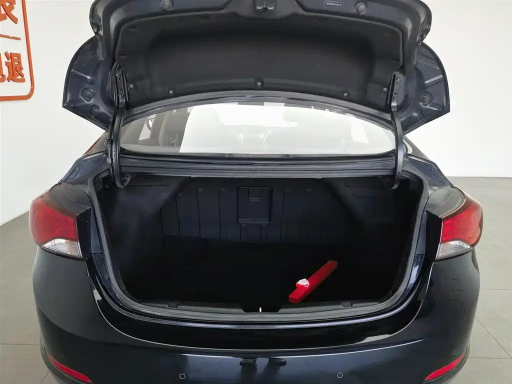 HYUNDAI ELANTRA 2016