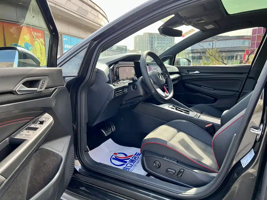 VOLKSWAGEN GOLF GTI 2021