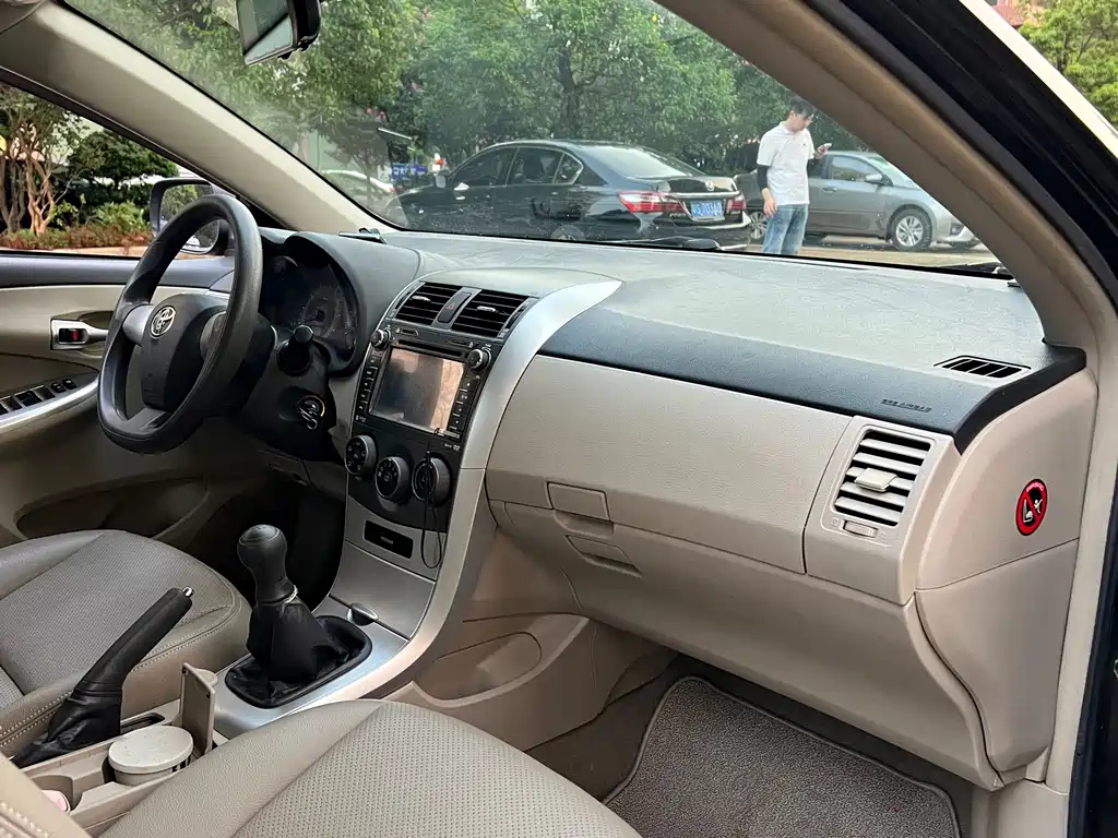 TOYOTA COROLLA 2012