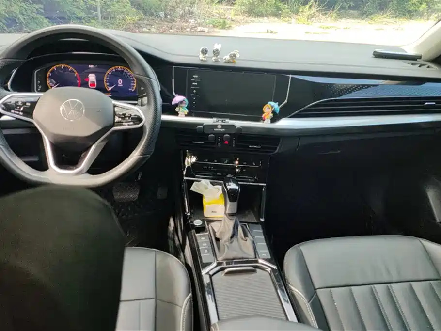 VOLKSWAGEN PASSAT 2023
