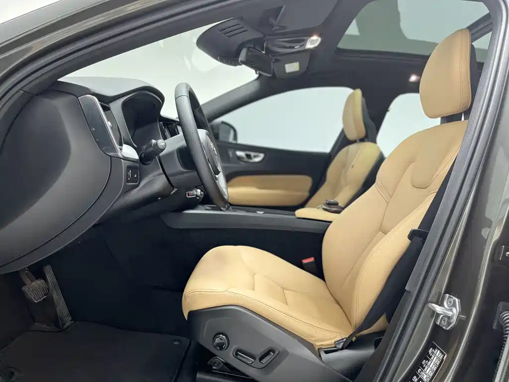 VOLVO XC60 2018