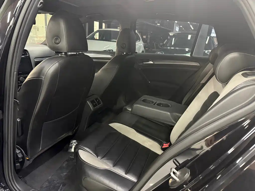 VOLKSWAGEN GOLF 2016