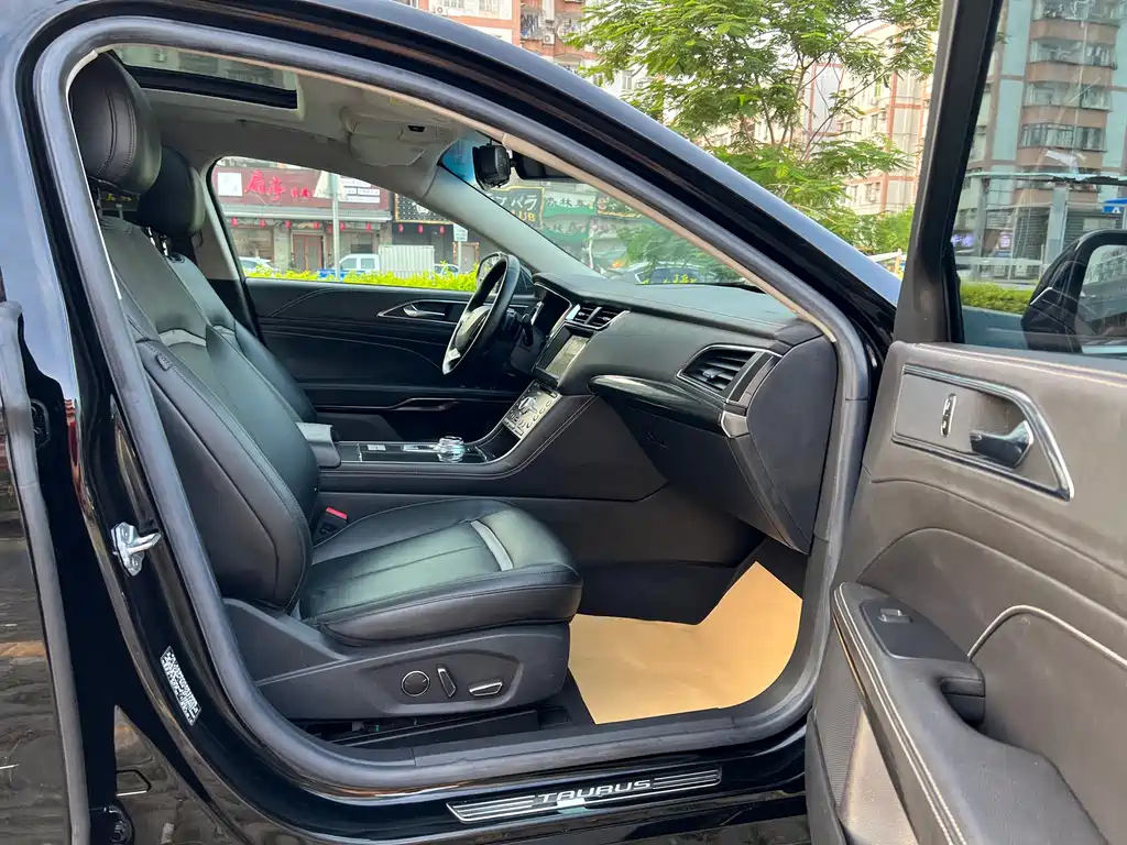 FORD TAURUS 2017