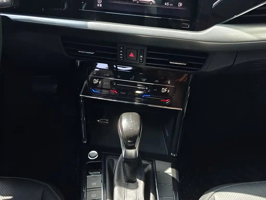 VOLKSWAGEN PASSAT 2024