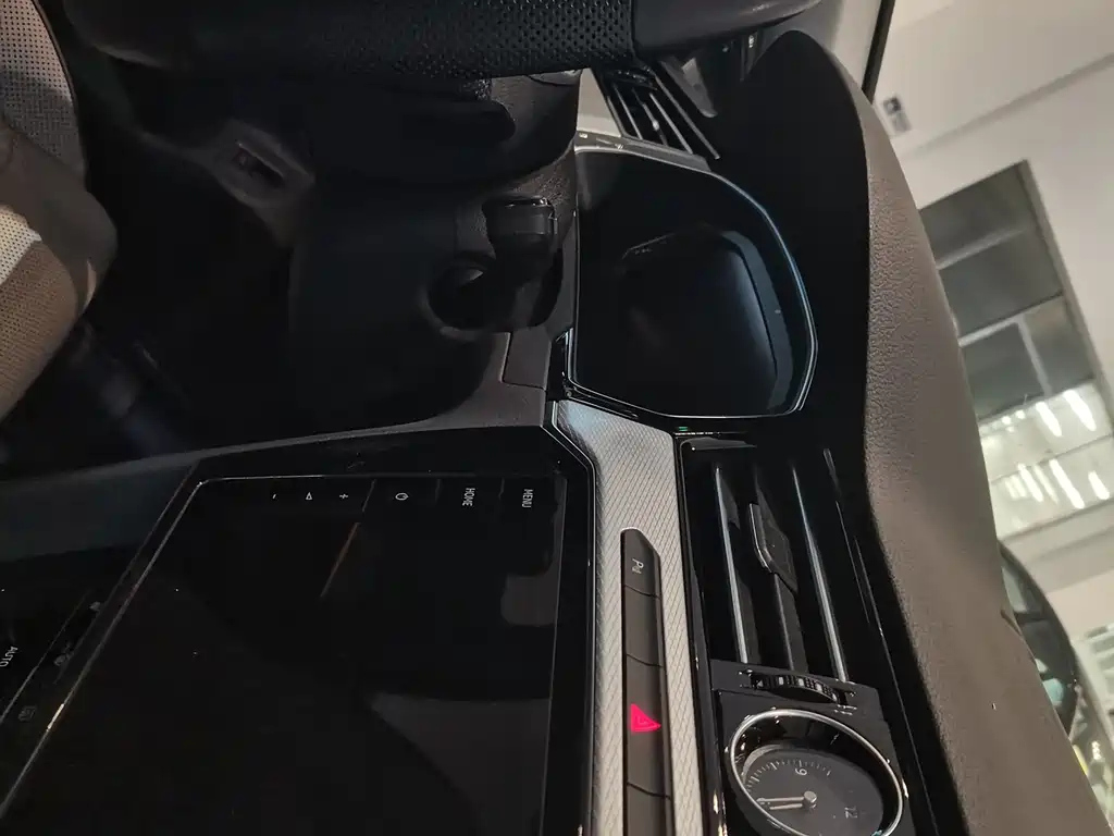 VOLKSWAGEN MAGOTAN 2024