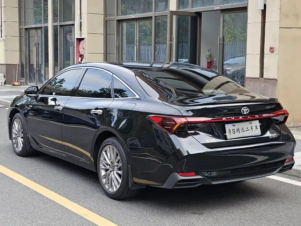 TOYOTA AVALON 2025