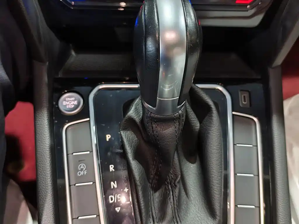 VOLKSWAGEN MAGOTAN 2020