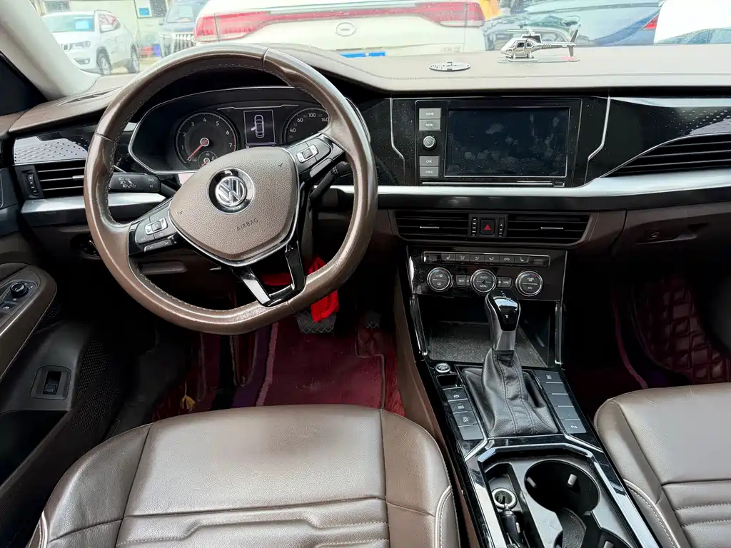 VOLKSWAGEN PASSAT 2019