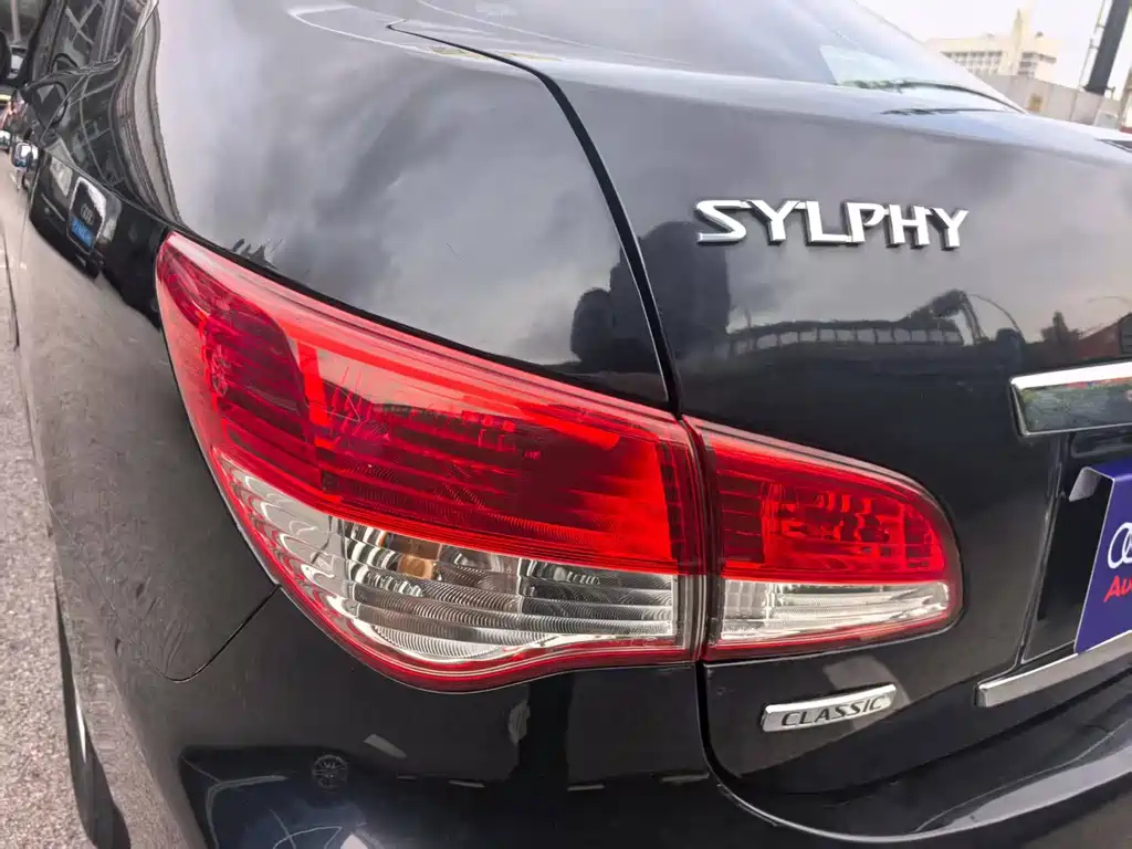 NISSAN SYLPHY 2012