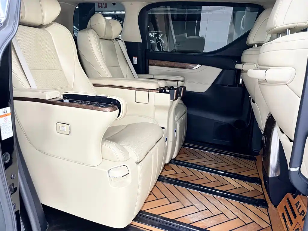 TOYOTA ALPHARD 2015