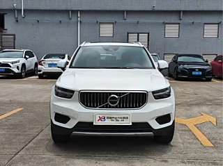 VOLVO XC40  2021