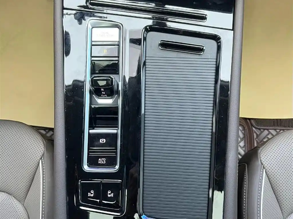 VOLKSWAGEN VILORAN 2024